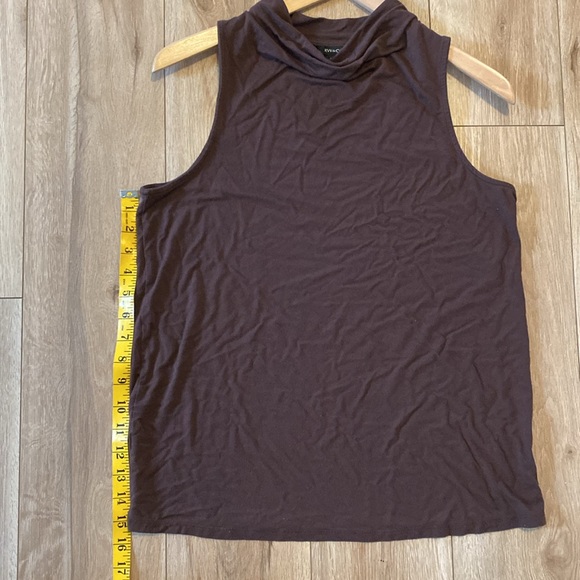 Cowl-neck sleeveless RW&Co top - Picture 7 of 9